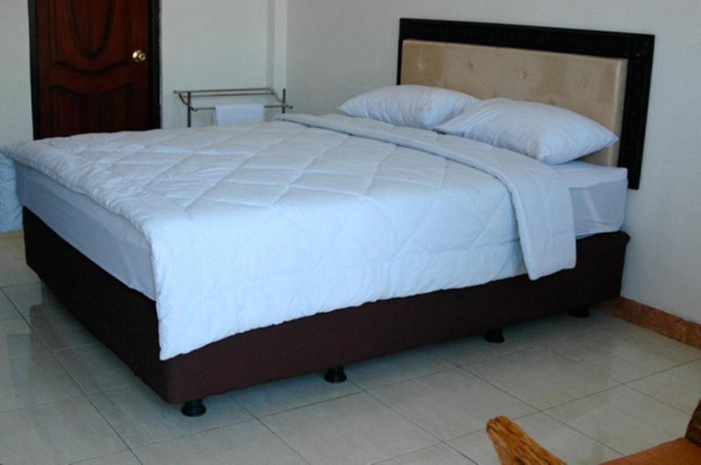 Waingapu Hotel Sinar Tambolaka الغرفة الصورة