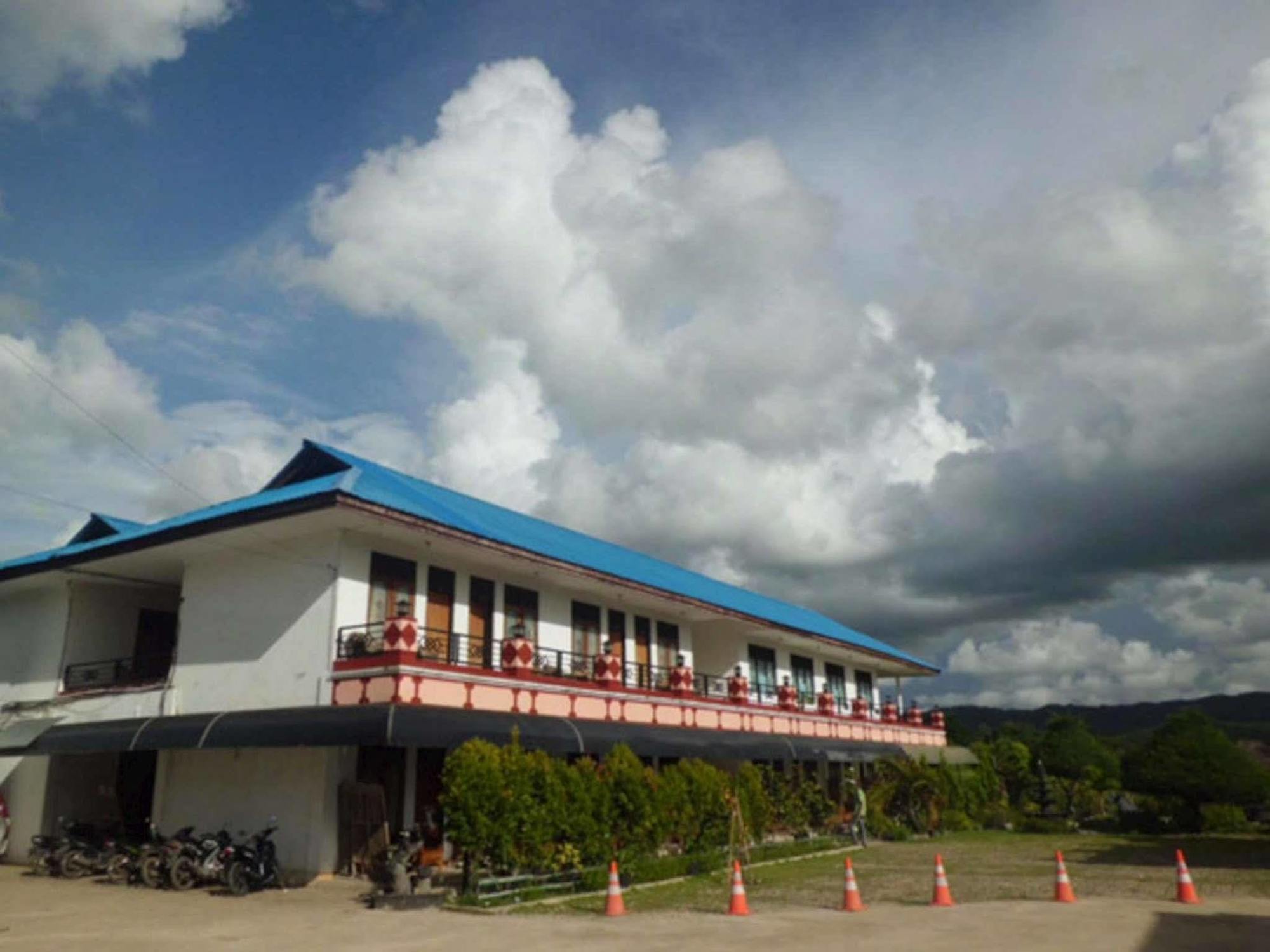 Waingapu Hotel Sinar Tambolaka المظهر الخارجي الصورة